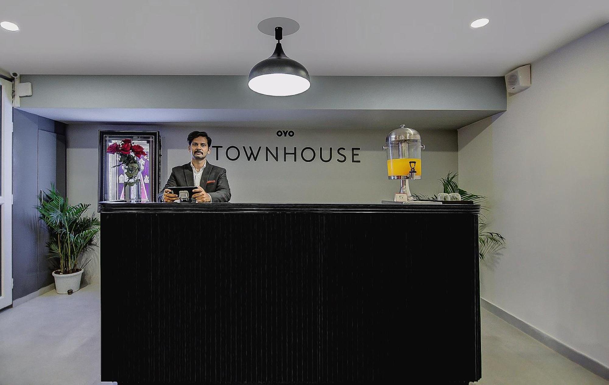 Super Townhouse Global Village Tech Park Near Kengeri Bus Terminal Metro Station Bengalúr Exteriér fotografie